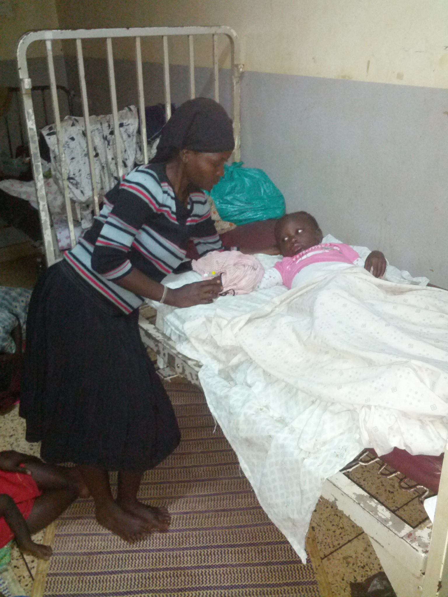 Hairat im Krankenhaus mit ihrer Mutter